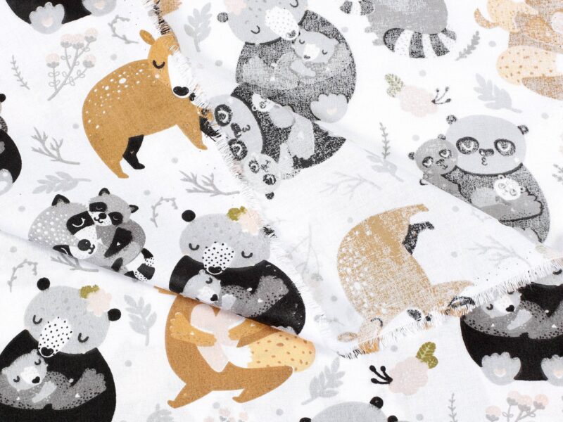 Cotton fabric animals with babies by Stofex.