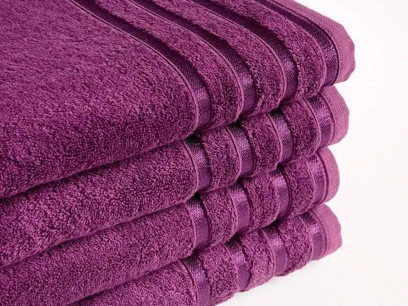 Bamboo towel / bath towel magenta by Stofex.