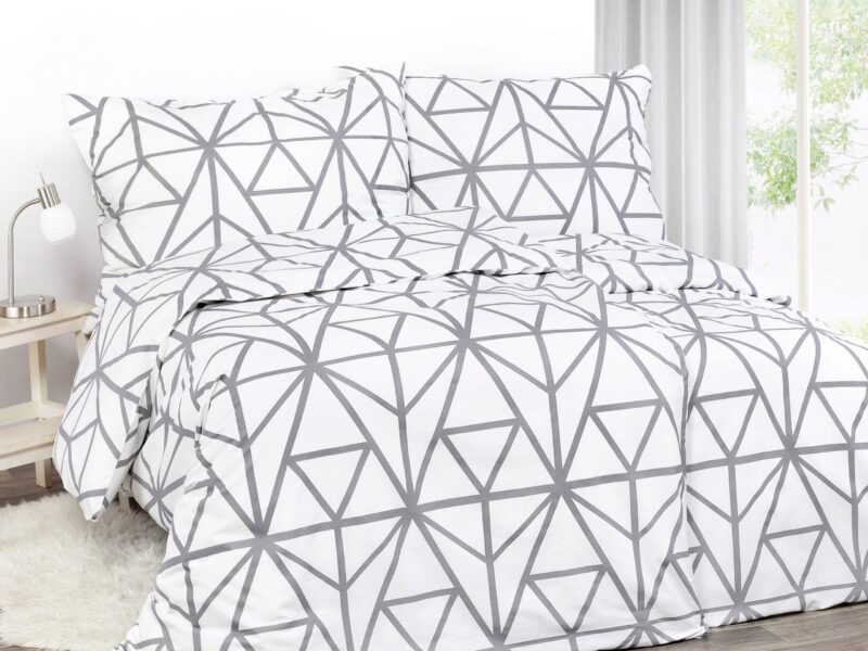 Satin bed linen with grey triangles by Stofex.