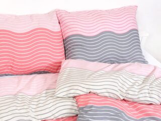 Satin bed linen with grey and pink waves by Stofex.