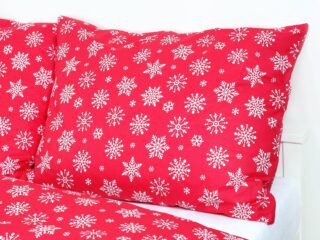 Christmas cotton bed linen white snowflakes on red by Stofex.