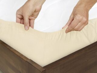 Jersey fitted sheet cream by Stofex.