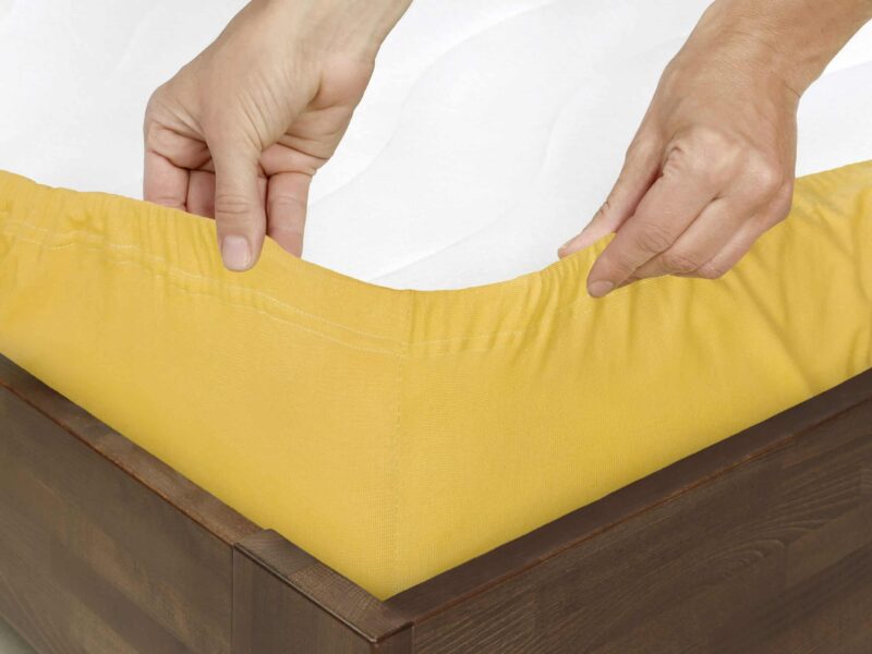 Jersey fitted sheet ochre by Stofex.