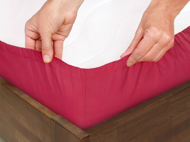 Cotton fitted sheet raspberry by Stofex.