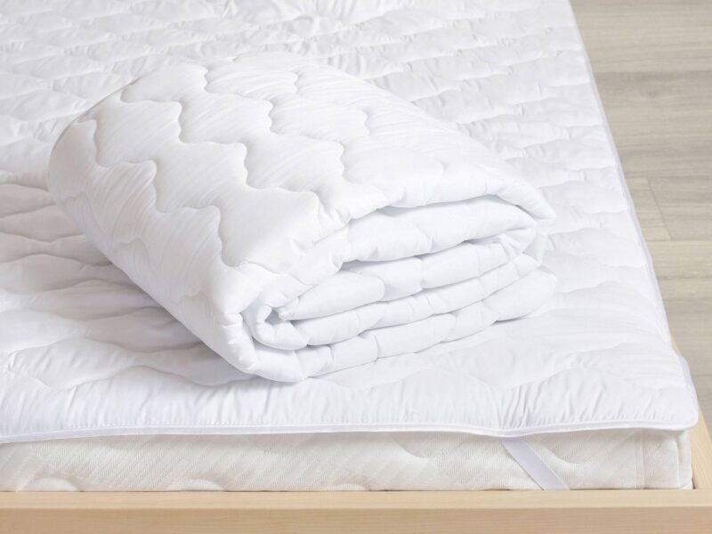 Comfort quilted mattress protector 90x200 cm or 180x200 cm for a single or double bed by Stofex.