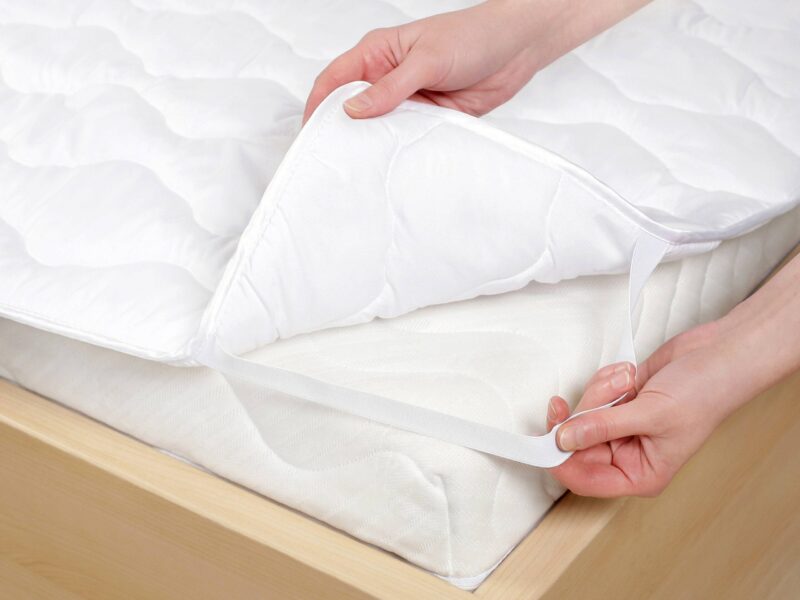 Comfort quilted mattress protector 90x200 cm or 180x200 cm for a single or double bed by Stofex.