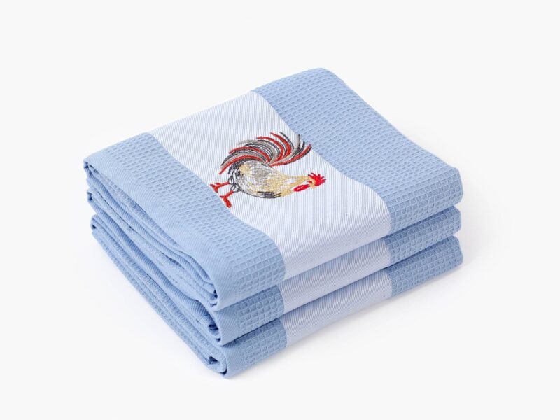 Waffle kitchen towel with rooster on blue background from 100% cotton.