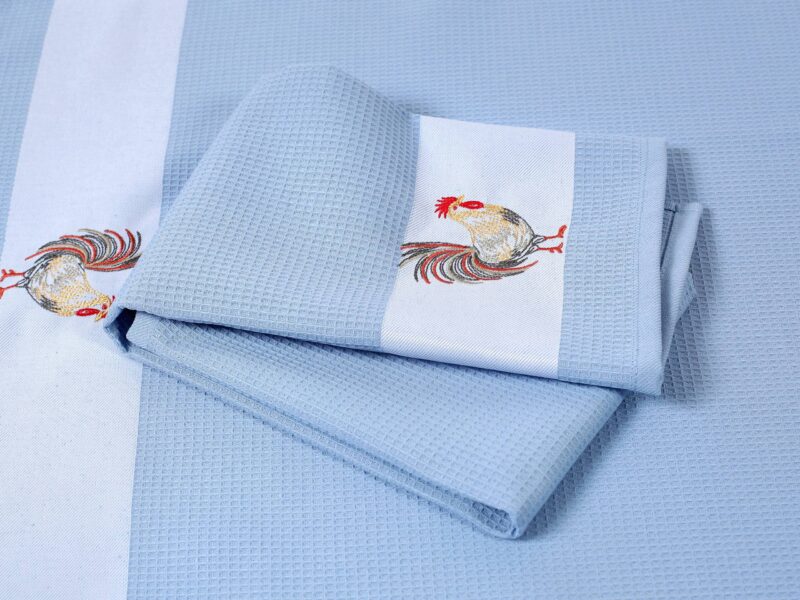 Waffle kitchen towel with rooster on blue background from 100% cotton.