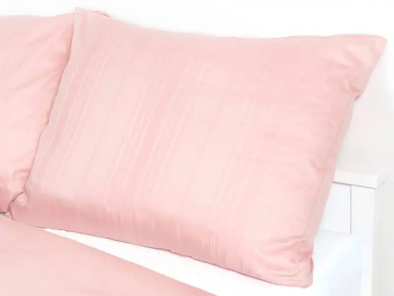 Pink damask bed linen with stripes by Stofex.