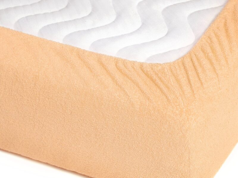 Waterproof terry fitted sheet salmon by Stofex.