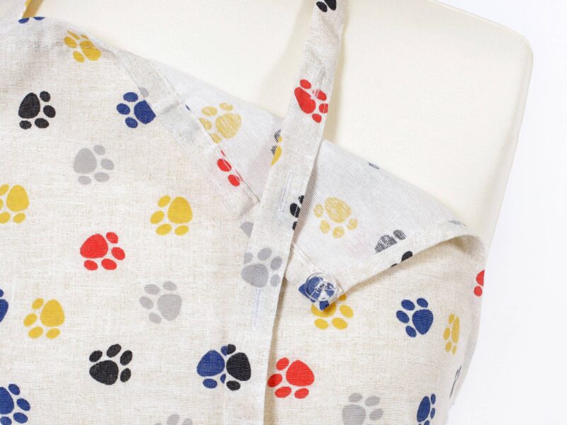 Kitchen apron Loneta - colourful paws by Stofex.