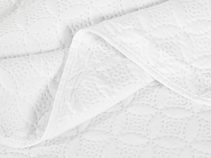 Quilted bedspread Bella white by Stofex.