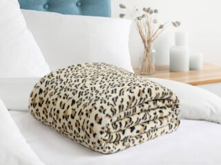 Microflannel blanket leopard by Stofex.