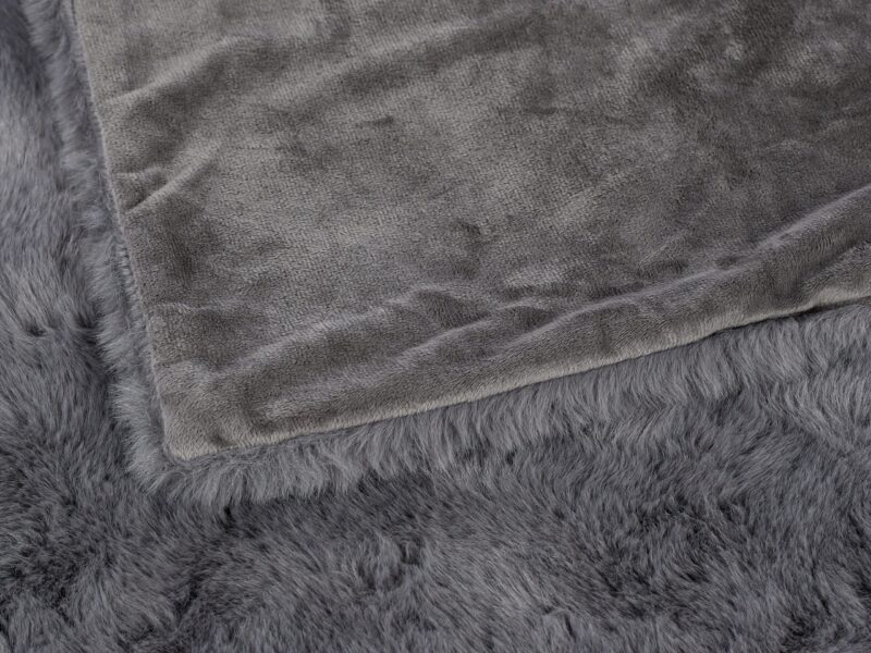 Luxury blanket dark grey by Stofex.