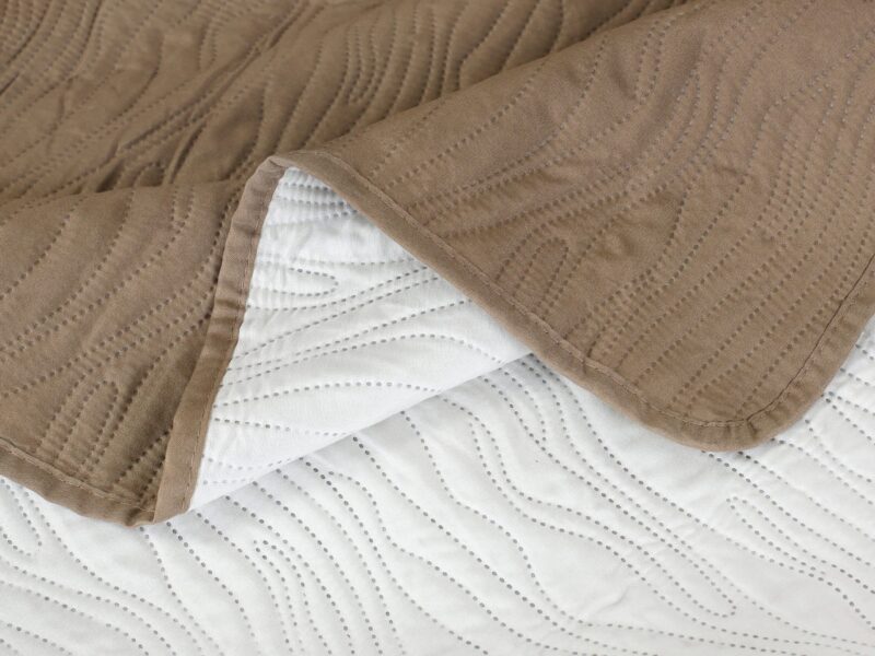 Quilted bedspread Bella brown by Stofex.