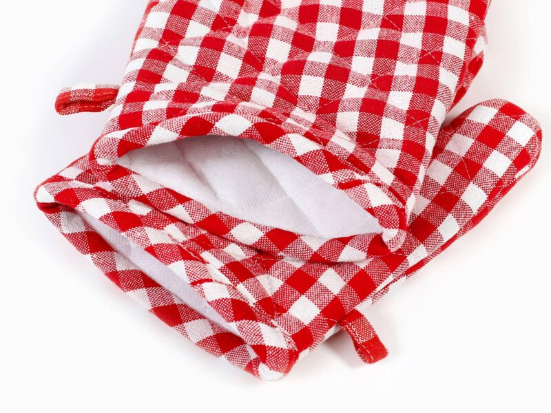 Heavy duty kitchen potholder red and white plaid by Stofex.