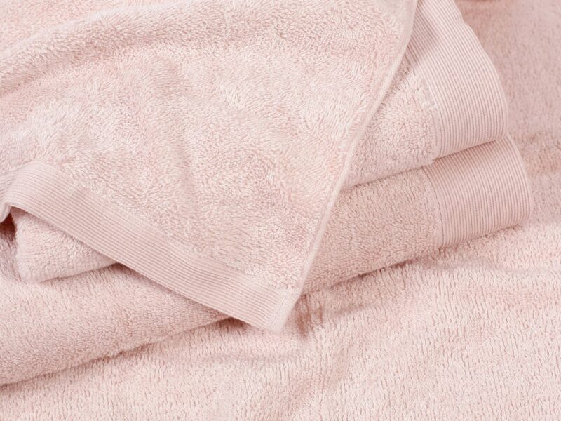 Modal towel and bath towel powder pink by Stofex.