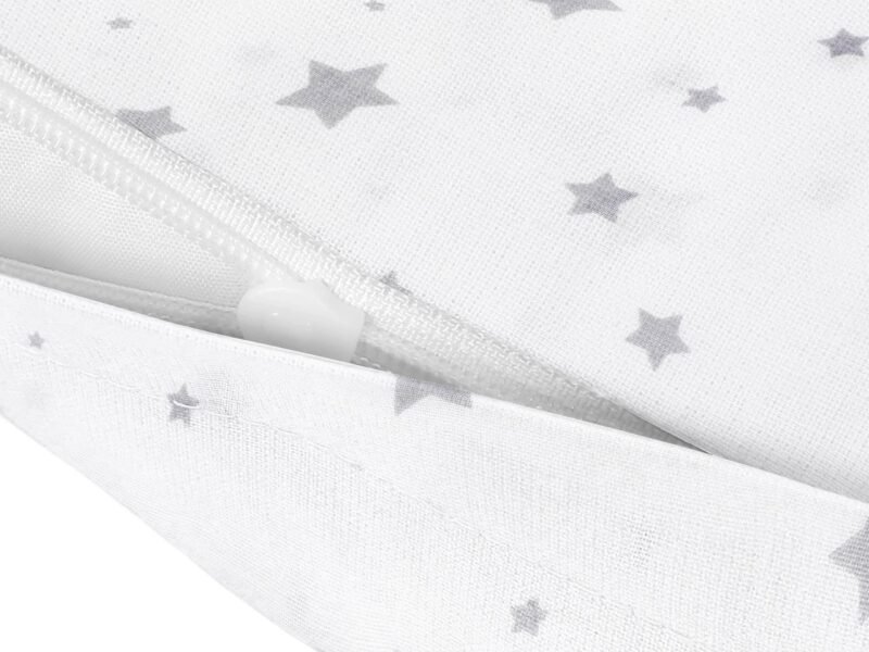 White cotton pillowcase with grey stars by Stofex.