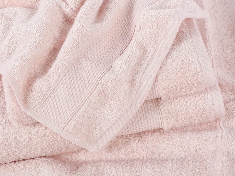 Bamboo towel / bath towel powder pink Baroque by Stofex.