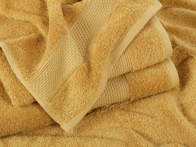 Bamboo towel / bath towel golden Baroque by Stofex.