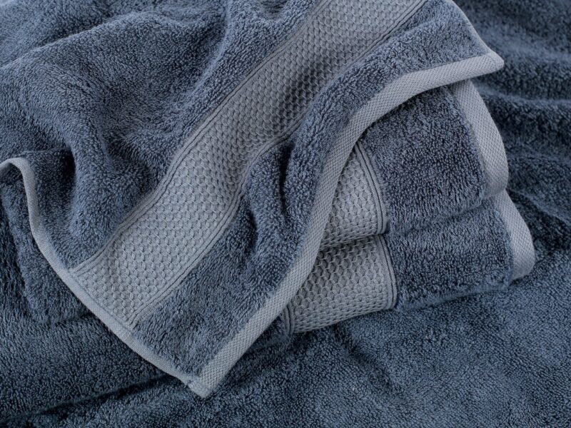 Bamboo towel / bath towel blue Baroque by Stofex.