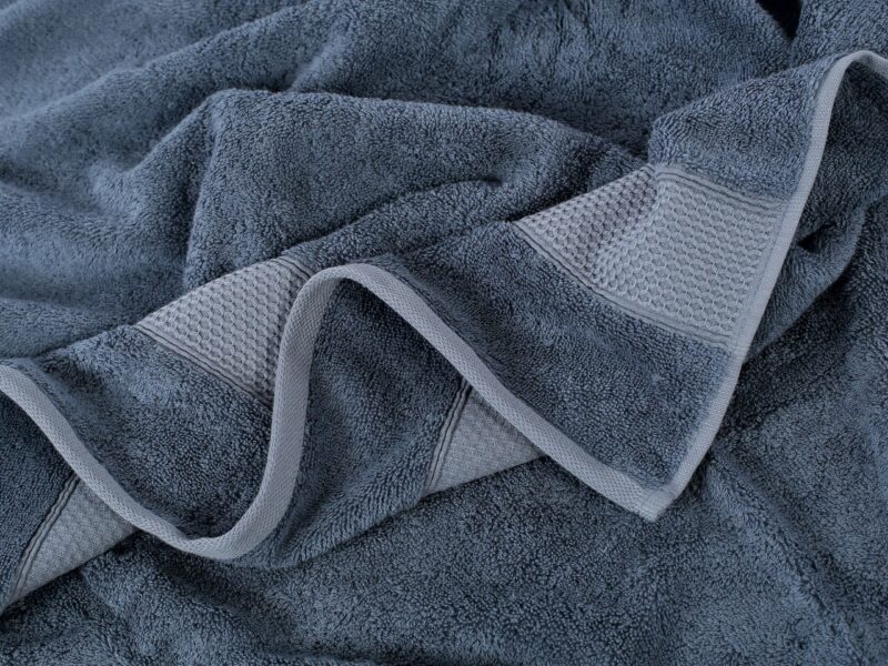 Bamboo towel / bath towel blue Baroque by Stofex.