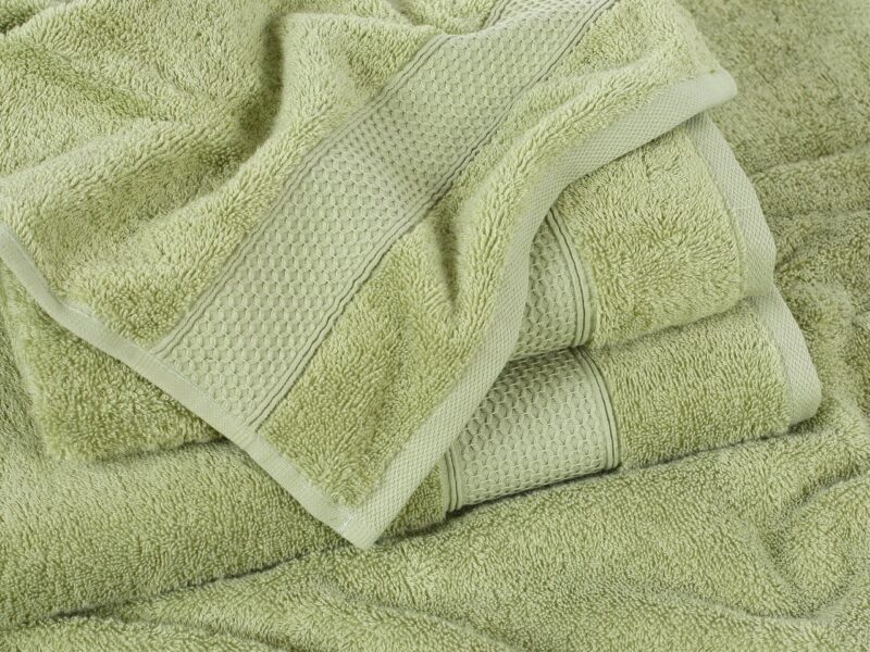 Bamboo towel / bath towel pistachio Baroque by Stofex.