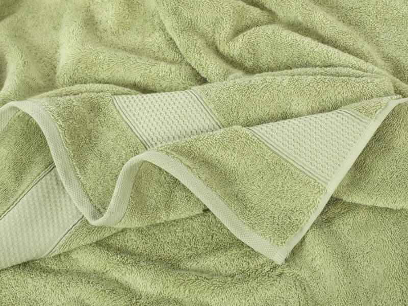 Bamboo towel / bath towel pistachio Baroque by Stofex.