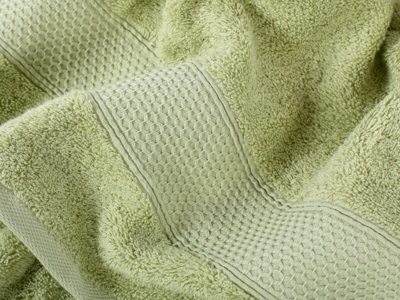 Bamboo towel / bath towel pistachio Baroque by Stofex.