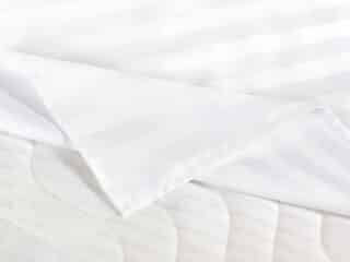 Damask flat sheet white stripes 2 cm by Stofex.